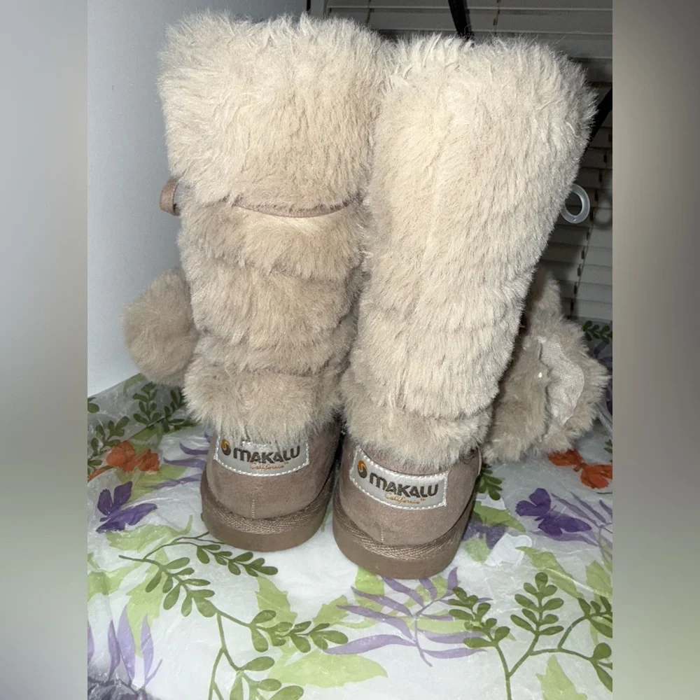Makalu Faux Fur Winter Boots (Youth 3M) with flaws